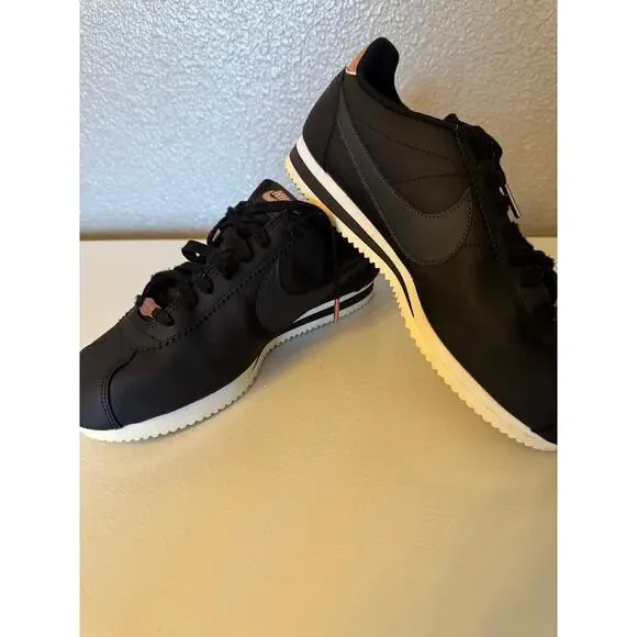 Nike Cortez - Picture 2 of 9